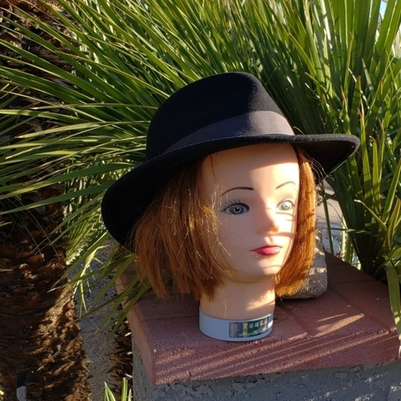 Bailey Curtis - Bailey‎ Fedor - Picture 10 of 10